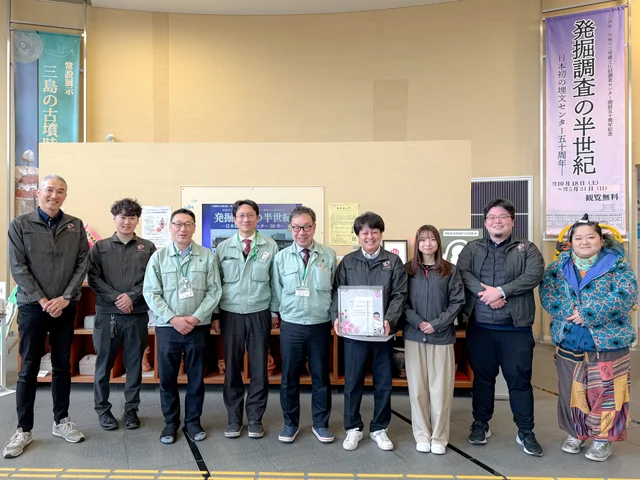 今城塚古代歴史館の皆様、はにコット主催者の牧理恵様との記念撮影